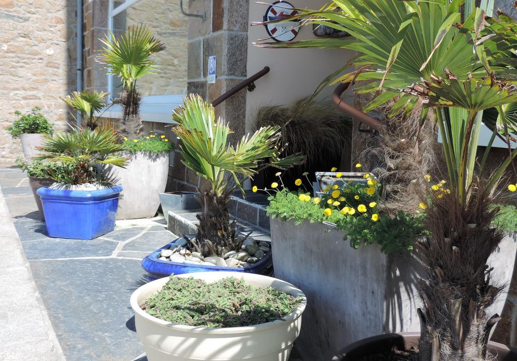 Hotel Aux Tamaris - Vue Mer Roscoff Exterior photo