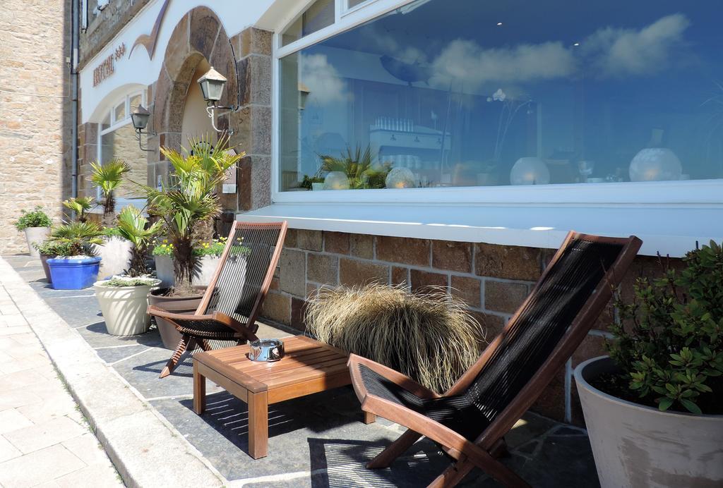 Hotel Aux Tamaris - Vue Mer Roscoff Exterior photo